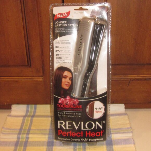 Revlon Hair Straightener Perfect Heat 1.5" - Picture 1 of 3
